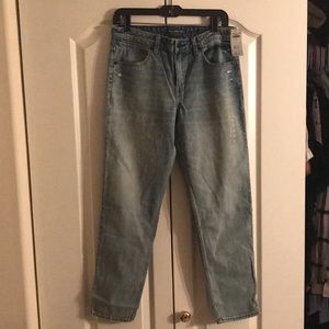 NWT A&F Ankle Straight Jean size 28